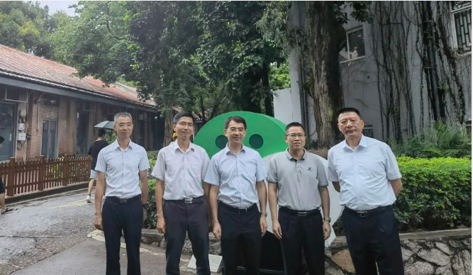 海珠區(qū)委常委、統(tǒng)戰(zhàn)部部長王福軍帶隊到新仕誠公司調(diào)研